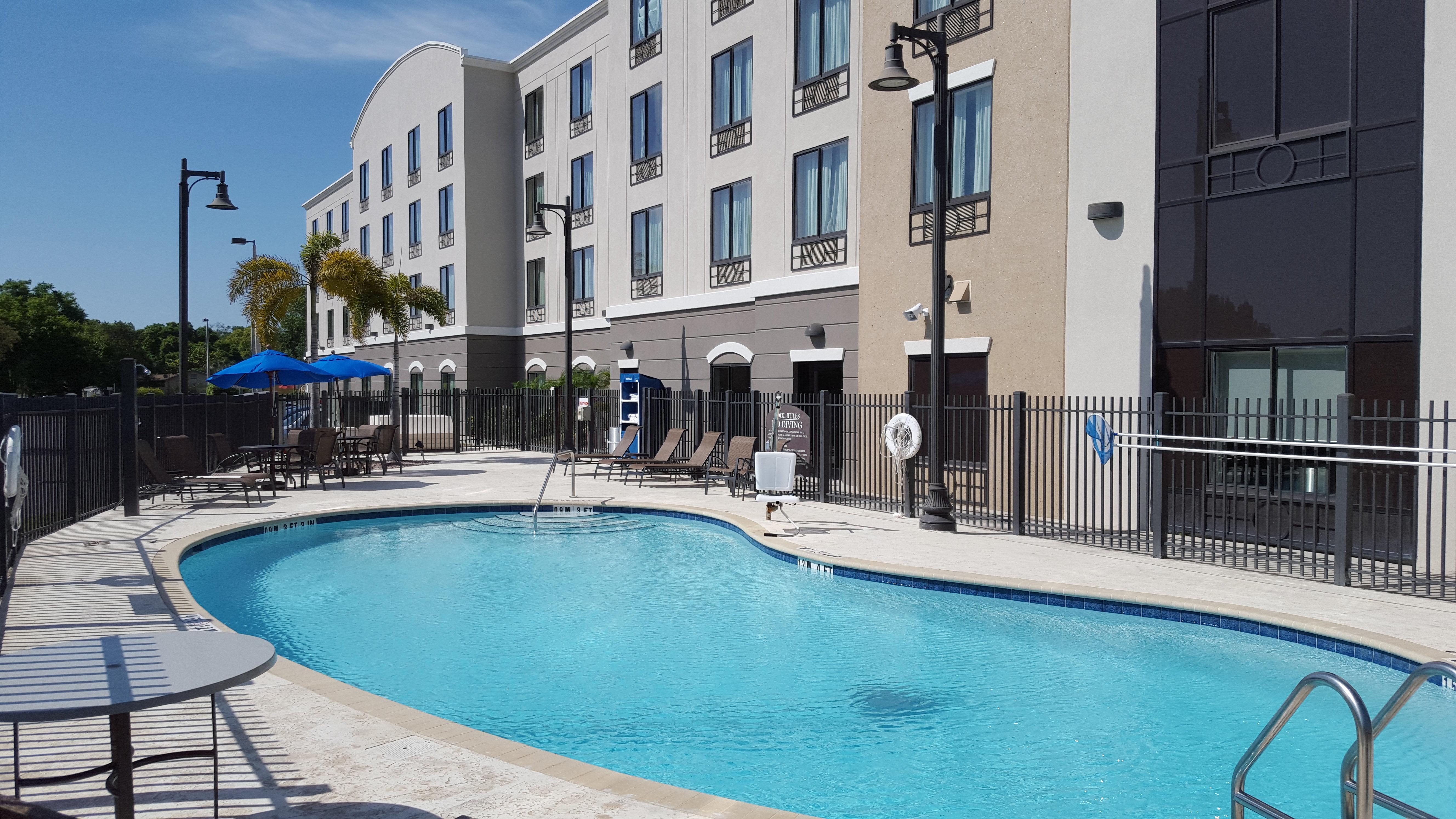 Holiday Inn Express Hotel & Suites Tampa-Usf-Busch Gardens, An Ihg Hotel Luaran gambar